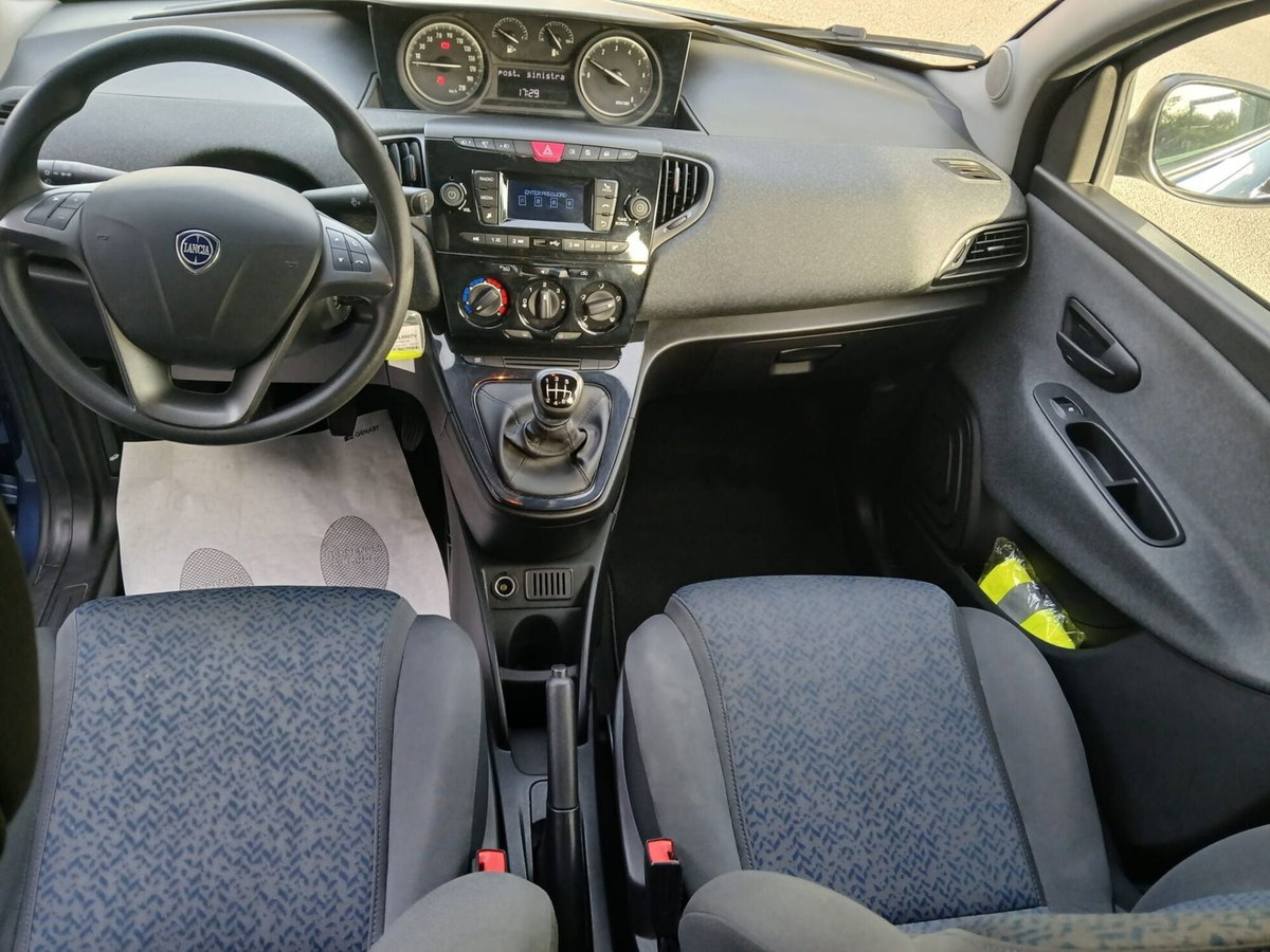 Lancia Ypsilon 1.0 FireFly 5 porte S&S Hybrid Ecochic Silver (5)