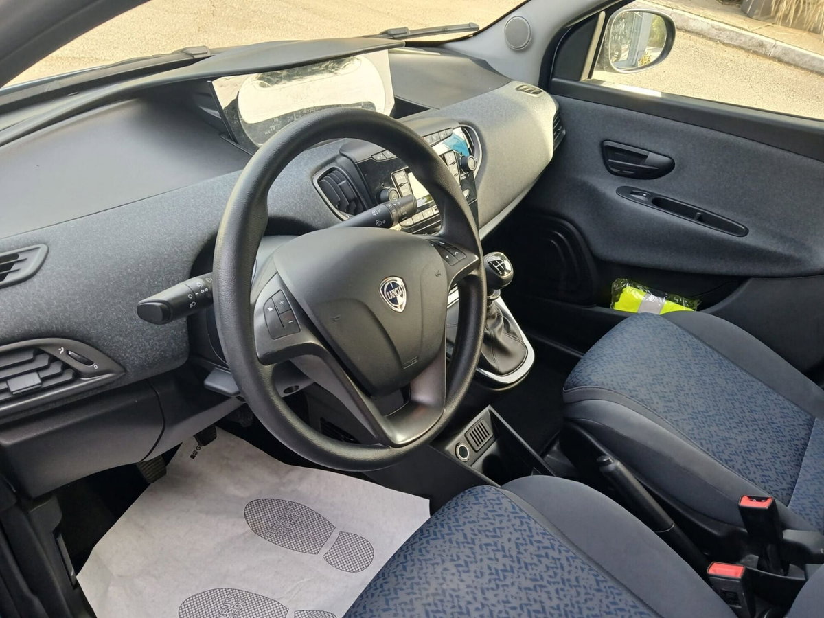 Lancia Ypsilon 1.0 FireFly 5 porte S&S Hybrid Ecochic Silver (6)