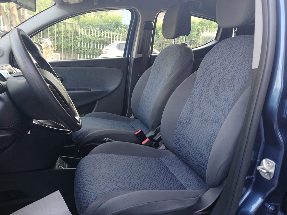 Lancia Ypsilon 1.0 FireFly 5 porte S&S Hybrid Ecochic Silver (7)