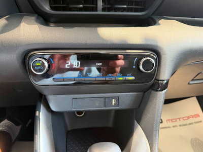 Toyota Yaris 1.5 Hybrid 5 porte Lounge (16)
