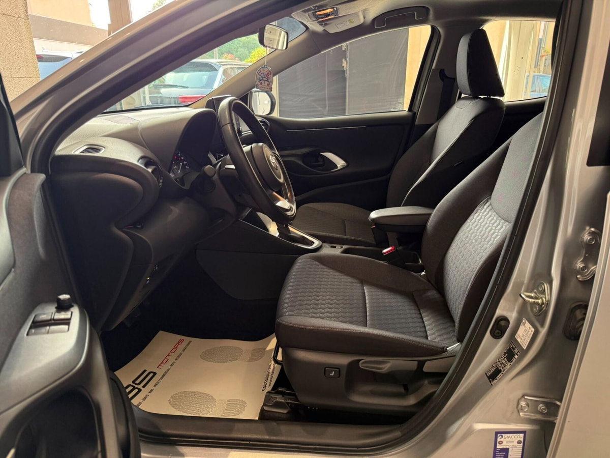 Toyota Yaris 1.5 Hybrid 5 porte Lounge (8)