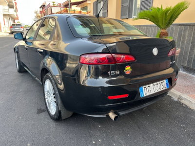Alfa Romeo 159 1.9 JTDm 16V Exclusive Q-Tronic (2)