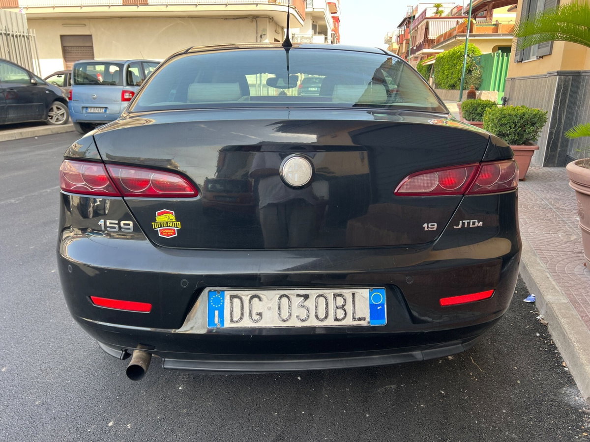 Alfa Romeo 159 1.9 JTDm 16V Exclusive Q-Tronic (6)