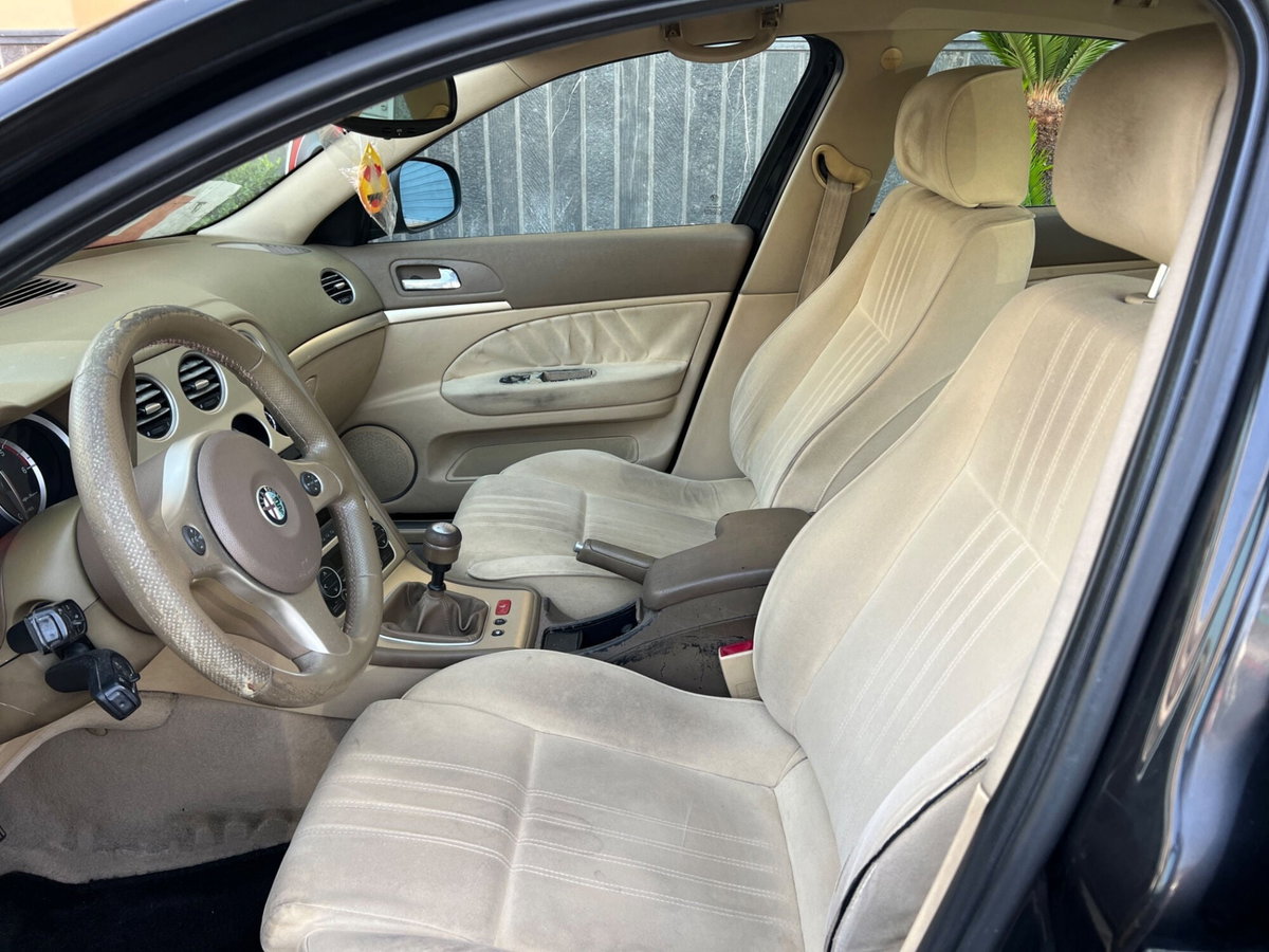 Alfa Romeo 159 1.9 JTDm 16V Exclusive Q-Tronic (8)