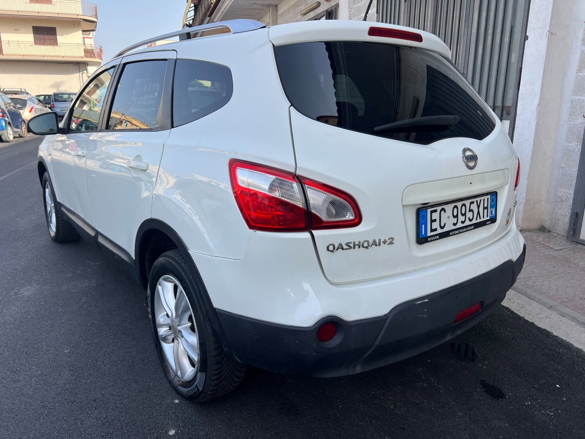 Nissan Qashqai 2.0 dCi DPF Tekna (2)