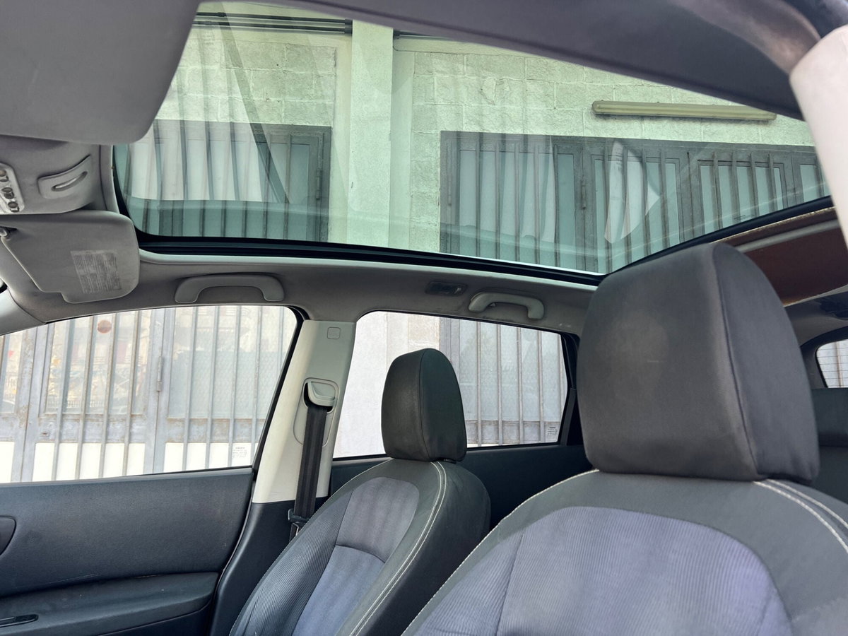 Nissan Qashqai 2.0 dCi DPF Tekna (8)