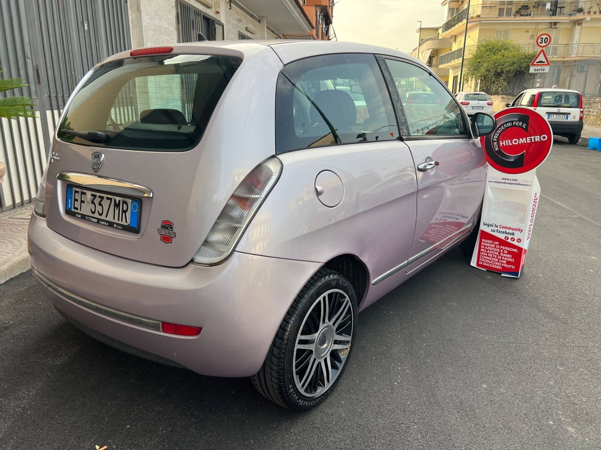 Lancia Ypsilon 1.2 Diva (2)