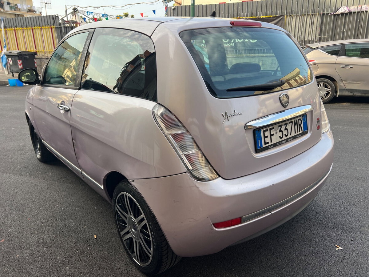 Lancia Ypsilon 1.2 Diva (4)