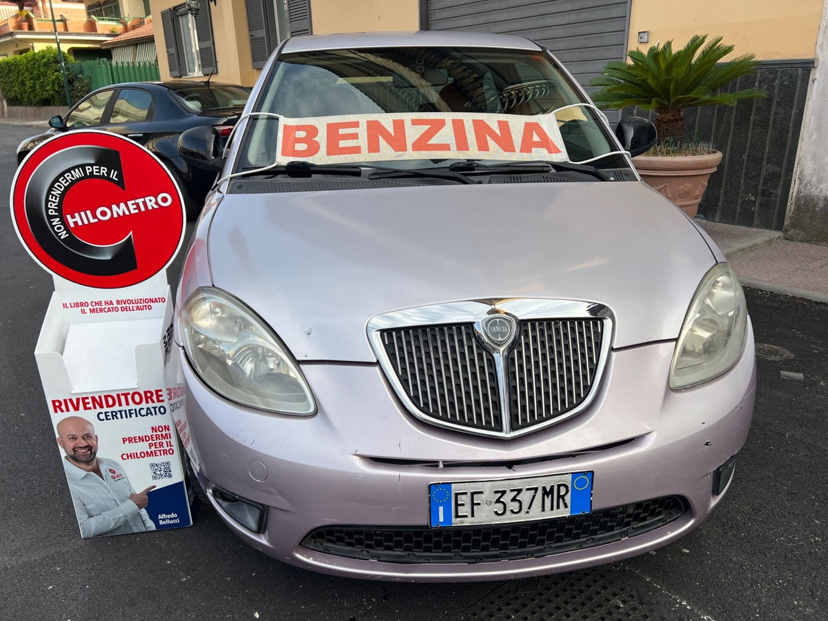 Lancia Ypsilon 1.2 Diva (5)