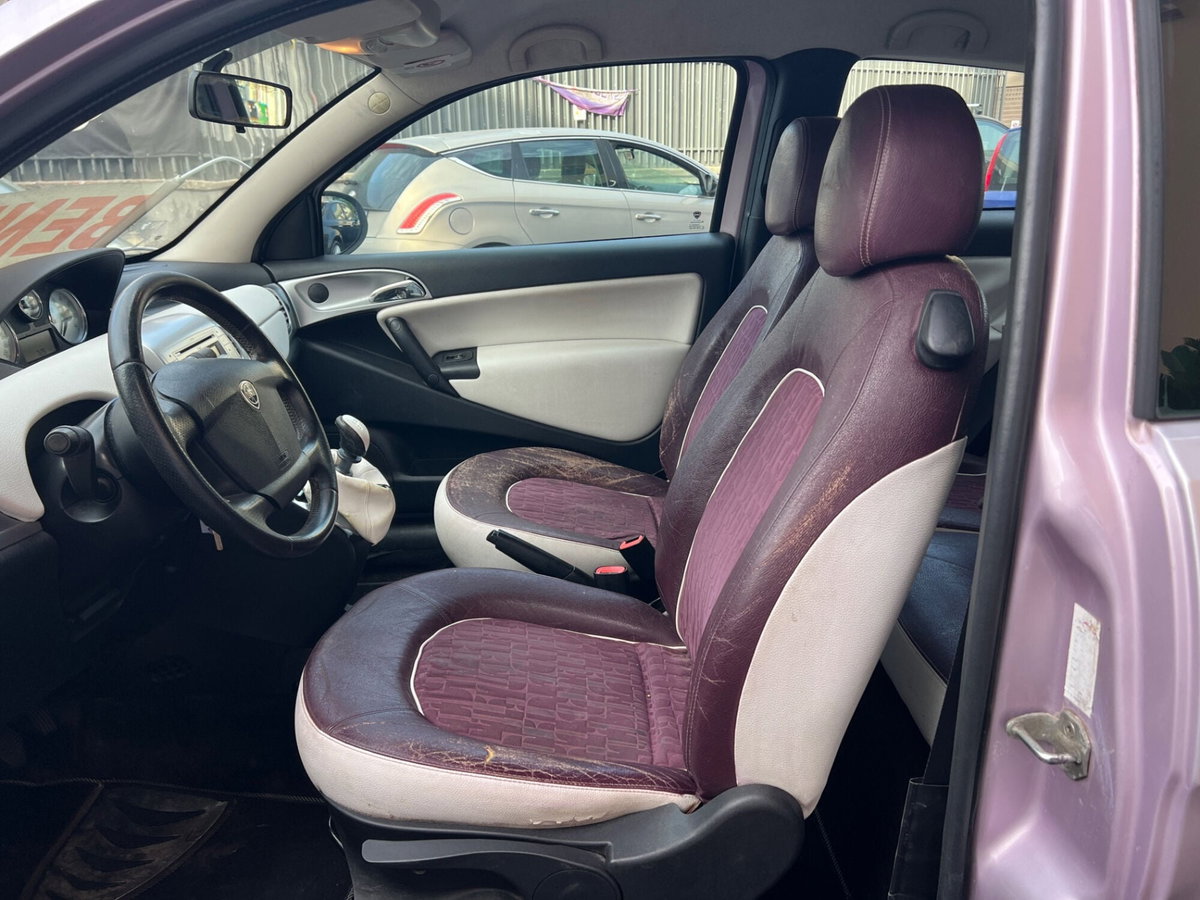 Lancia Ypsilon 1.2 Diva (8)