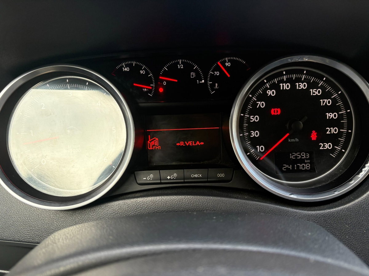 Peugeot 508 SW 2.0 HDi 140CV Access (13)