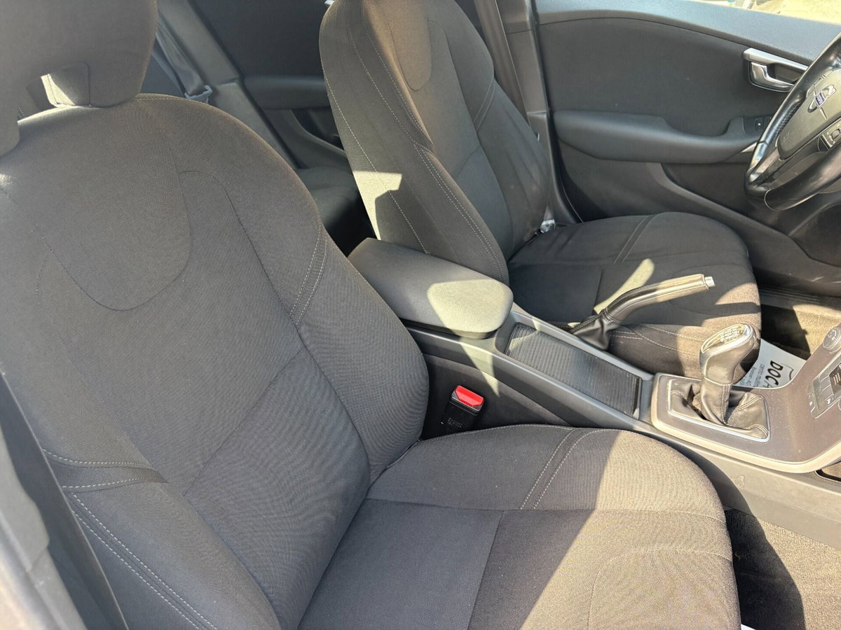 Volvo V40 Cross Country D2 1.6 Momentum (8)