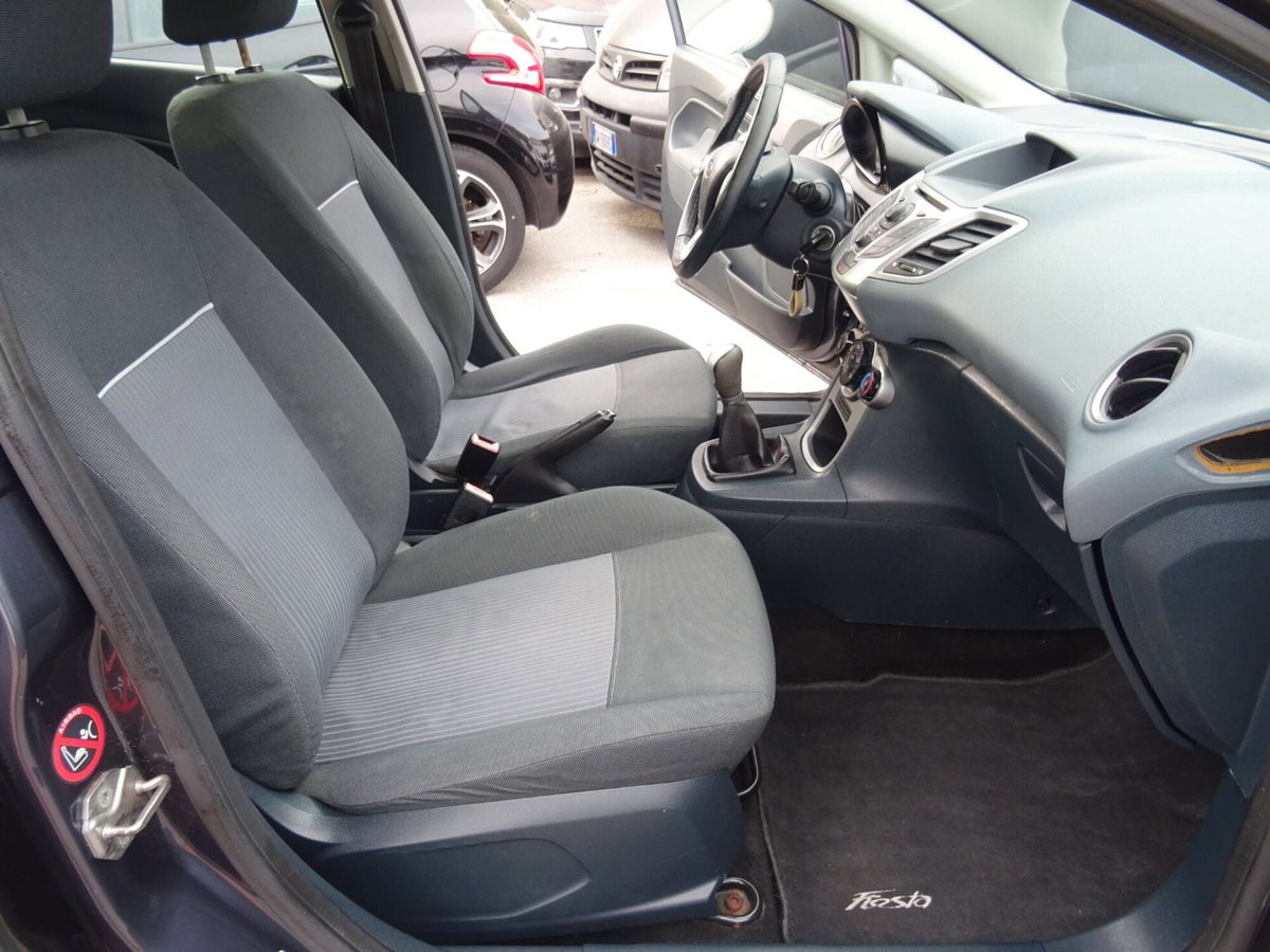 Ford Fiesta 1.2 60CV 5 porte Titanium (12)