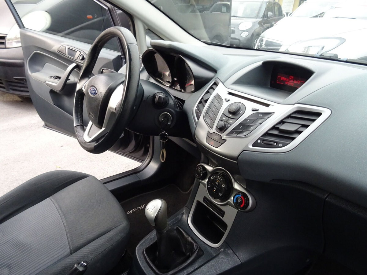 Ford Fiesta 1.2 60CV 5 porte Titanium (13)