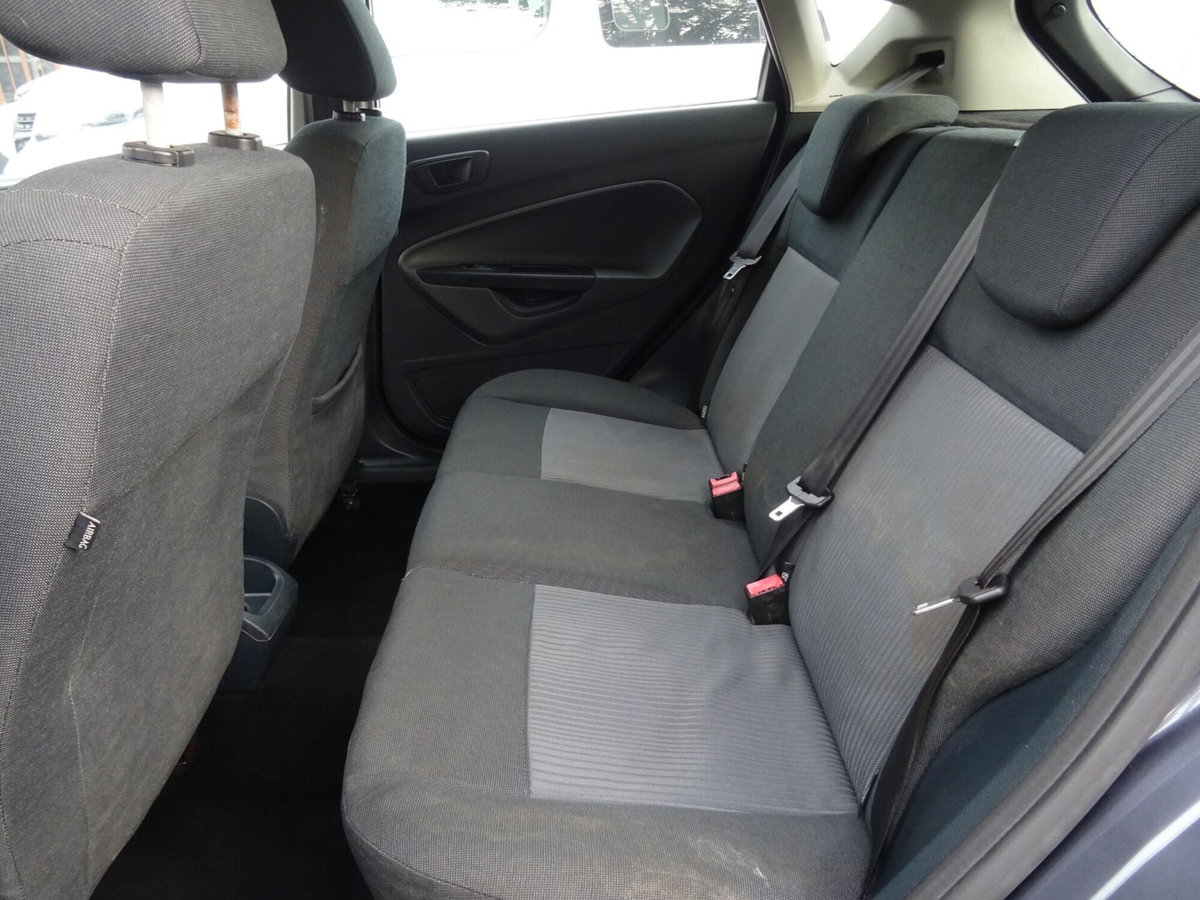 Ford Fiesta 1.2 60CV 5 porte Titanium (16)