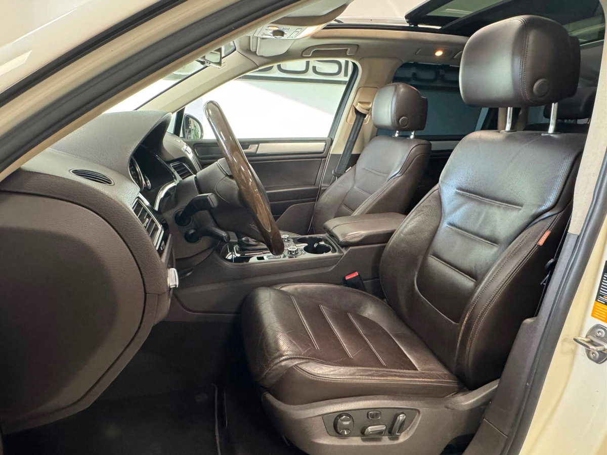Volkswagen Touareg 3.0 TDI 245 CV tiptronic BlueMotion Techn. Executive (9)