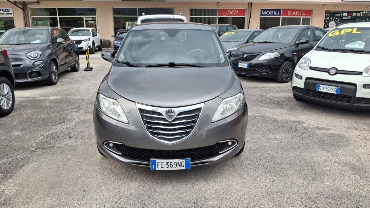 Lancia Ypsilon 1.2 69 CV 5 porte Gold (5)