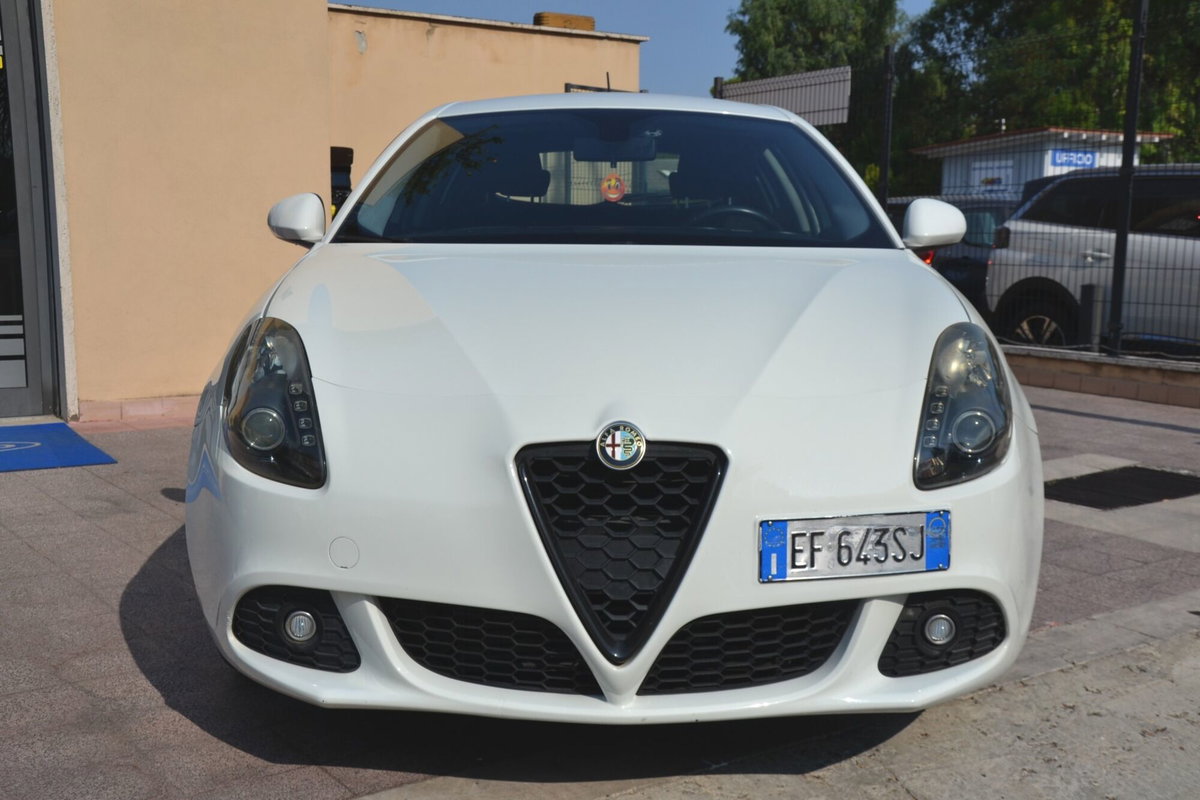Alfa Romeo Giulietta 1.6 JTDm-2 Distinctive (14)