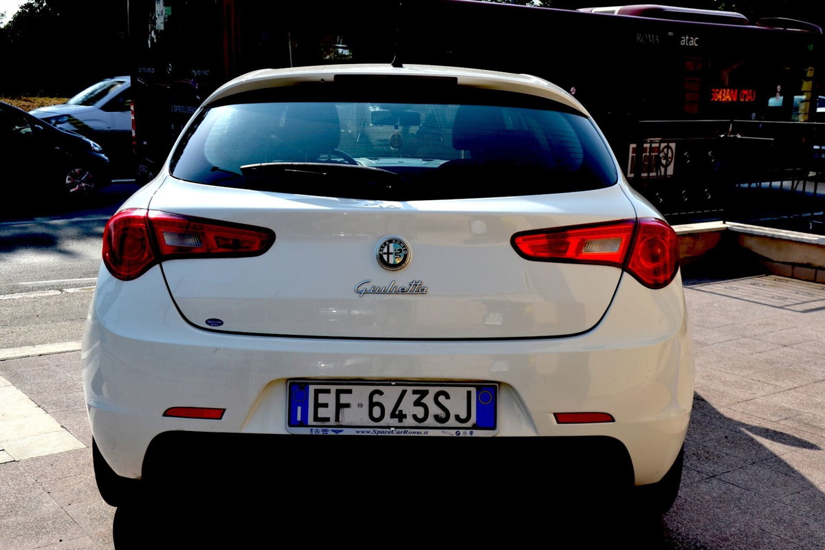 Alfa Romeo Giulietta 1.6 JTDm-2 Distinctive (15)