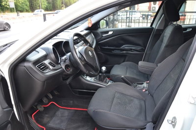 Alfa Romeo Giulietta 1.6 JTDm-2 Distinctive (17)