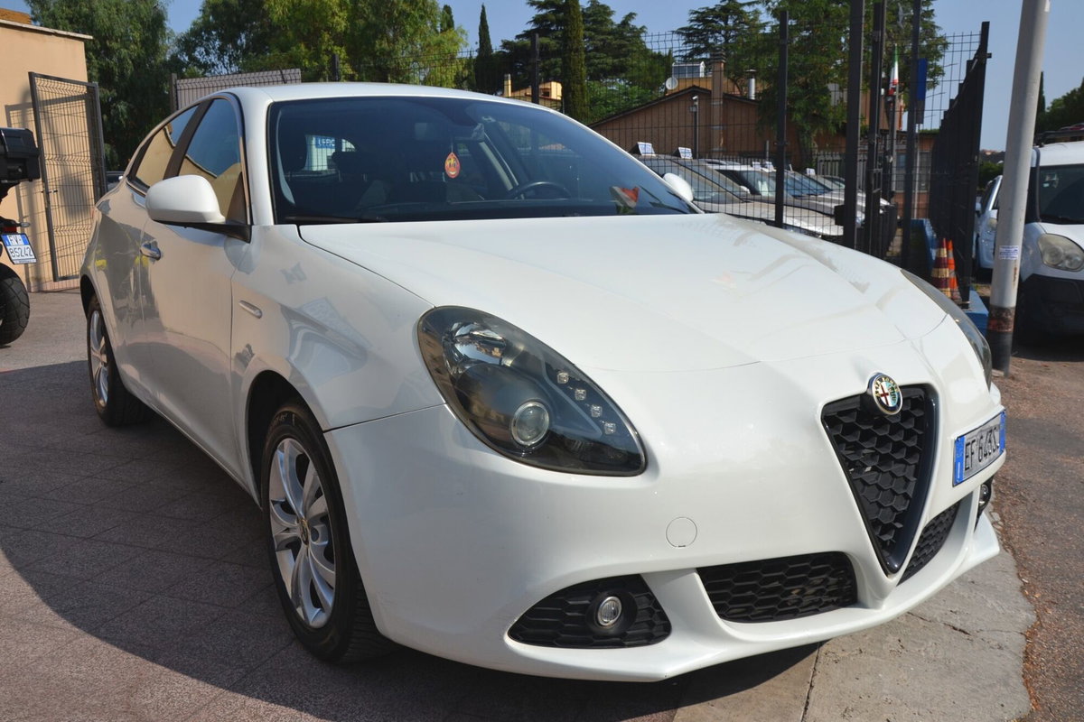 Alfa Romeo Giulietta 1.6 JTDm-2 Distinctive (4)