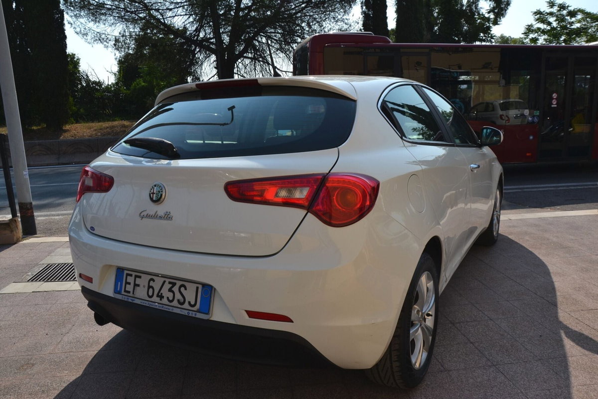 Alfa Romeo Giulietta 1.6 JTDm-2 Distinctive (5)