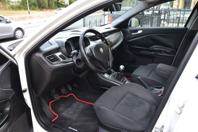 Alfa Romeo Giulietta 1.6 JTDm-2 Distinctive (6)