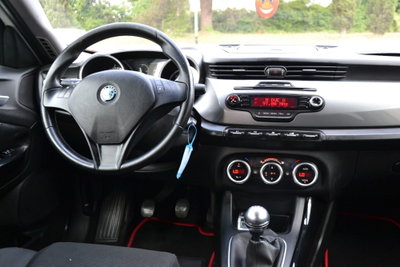 Alfa Romeo Giulietta 1.6 JTDm-2 Distinctive (7)