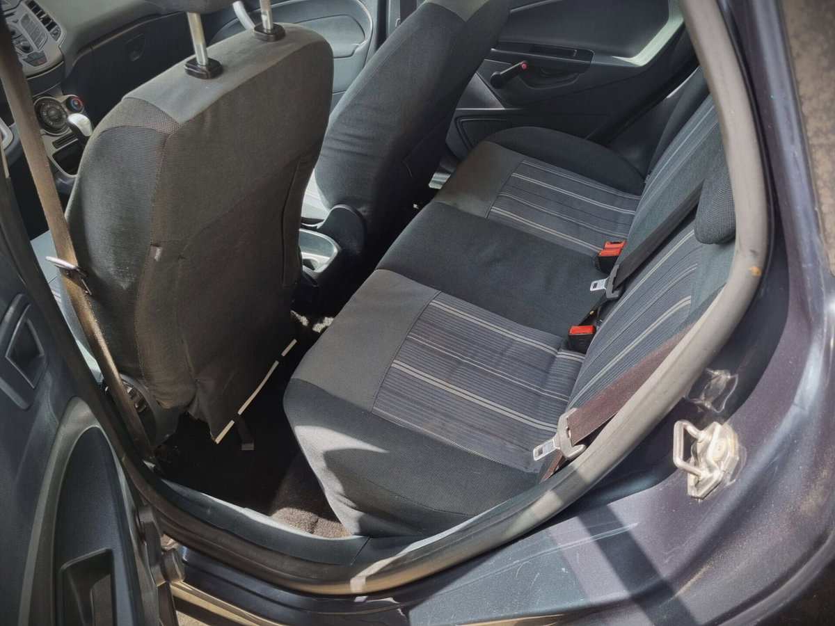 Ford Fiesta 1.4 TDCi 5p. Ambiente (8)