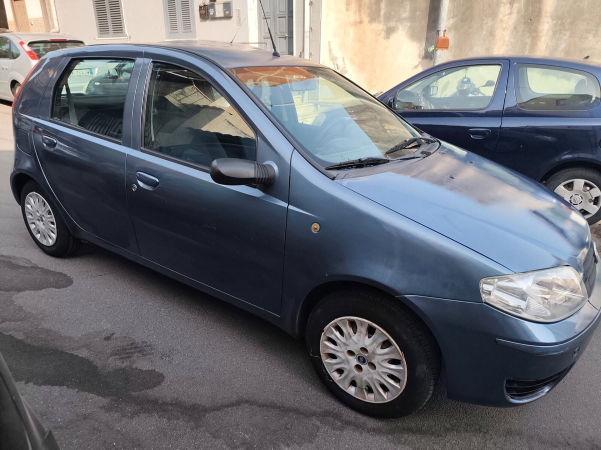 Fiat Punto 1.2i cat 5 porte ELX (2)