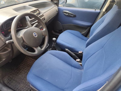 Fiat Punto 1.2i cat 5 porte ELX (7)
