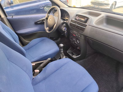 Fiat Punto 1.2i cat 5 porte ELX (8)
