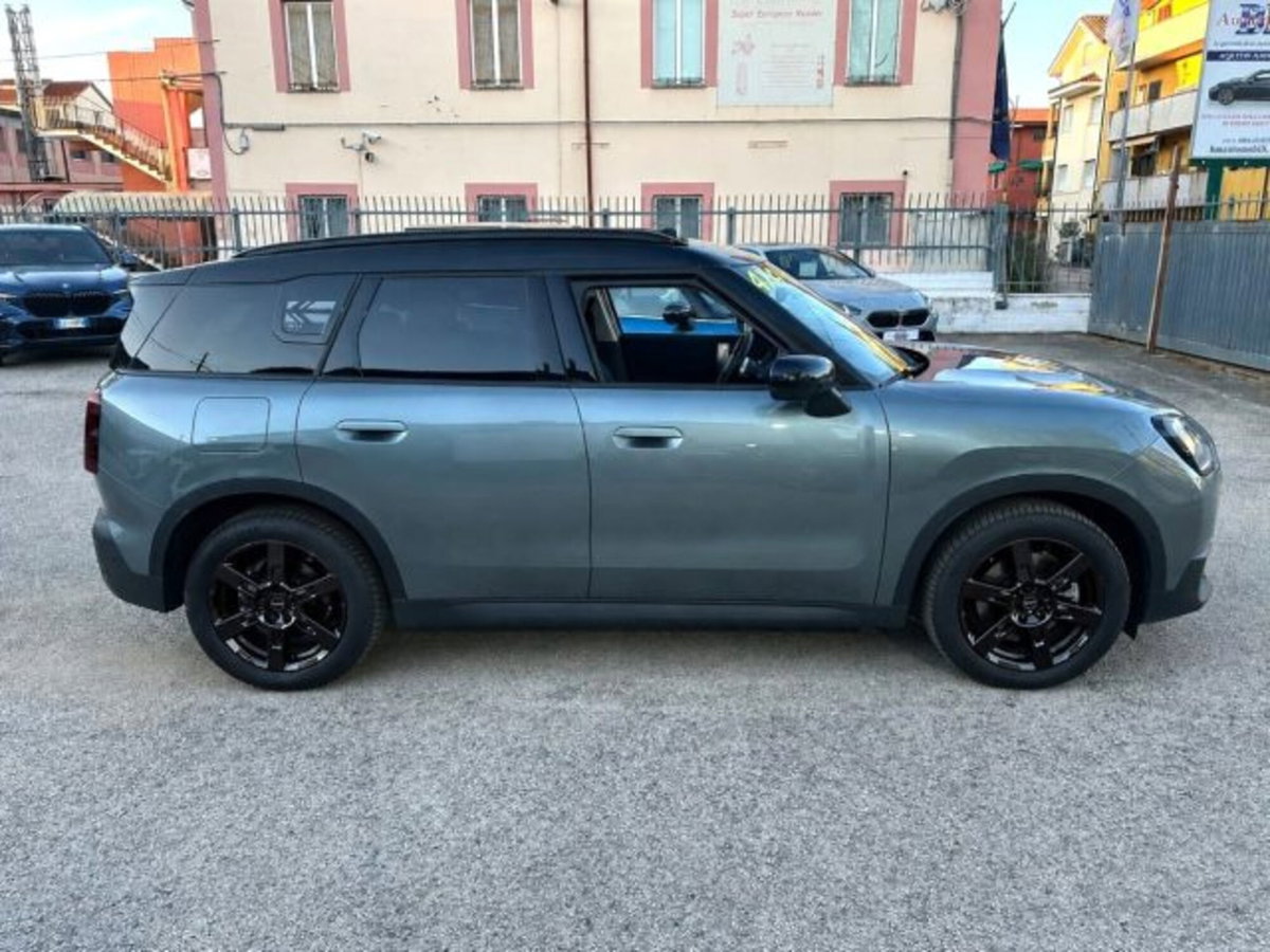 MINI Mini Countryman E Blackyard (11)