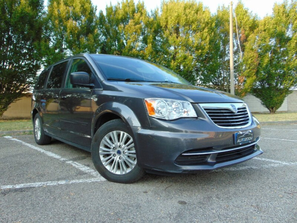 Lancia Voyager 2.8 Turbodiesel Silver 177 CV (13)