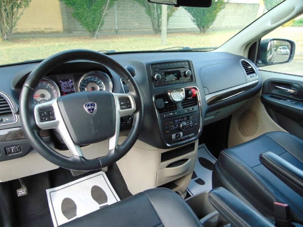 Lancia Voyager 2.8 Turbodiesel Silver 177 CV (17)