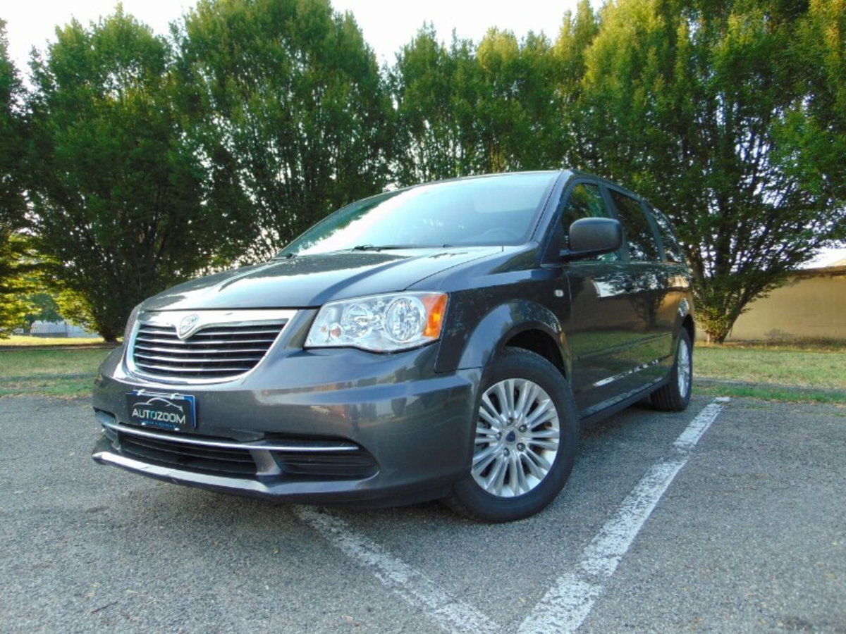 Lancia Voyager 2.8 Turbodiesel Silver 177 CV (2)