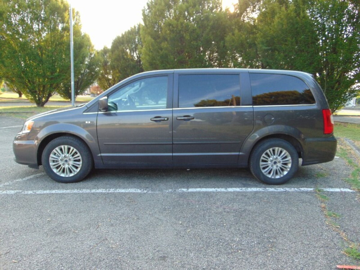 Lancia Voyager 2.8 Turbodiesel Silver 177 CV (3)