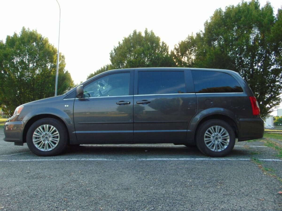 Lancia Voyager 2.8 Turbodiesel Silver 177 CV (4)