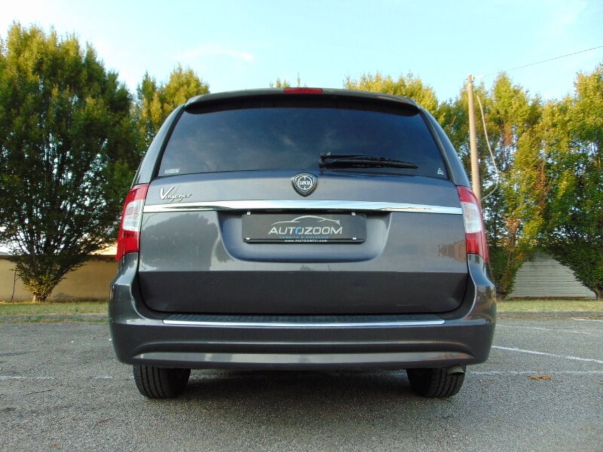 Lancia Voyager 2.8 Turbodiesel Silver 177 CV (8)