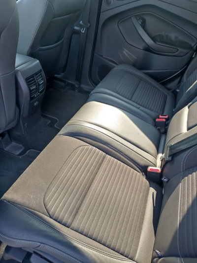Ford Kuga 2.0 TDCI 150 CV S&S 4WD Titanium X (4)