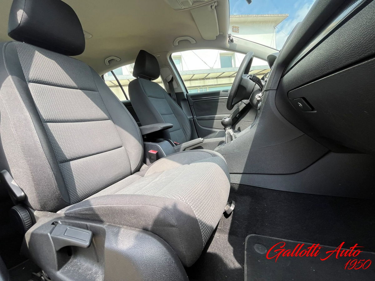 Volkswagen Golf 1.6 TDI DPF DSG 5p. Comfortline (9)