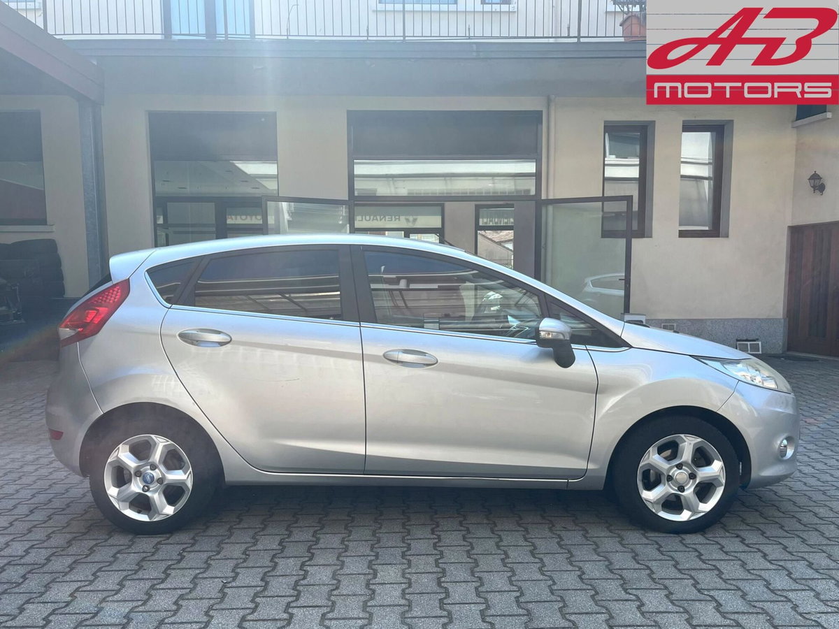 Ford Fiesta 1.4 5p. Bz.- GPL Titanium (4)