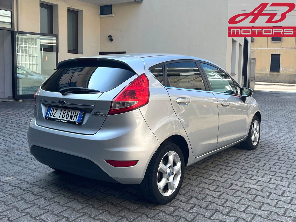 Ford Fiesta 1.4 5p. Bz.- GPL Titanium (5)