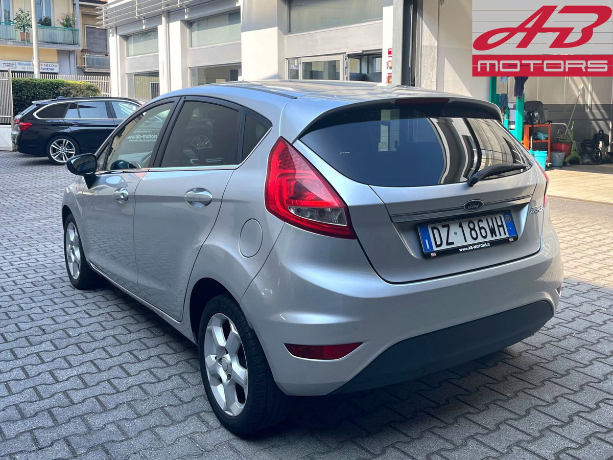 Ford Fiesta 1.4 5p. Bz.- GPL Titanium (7)