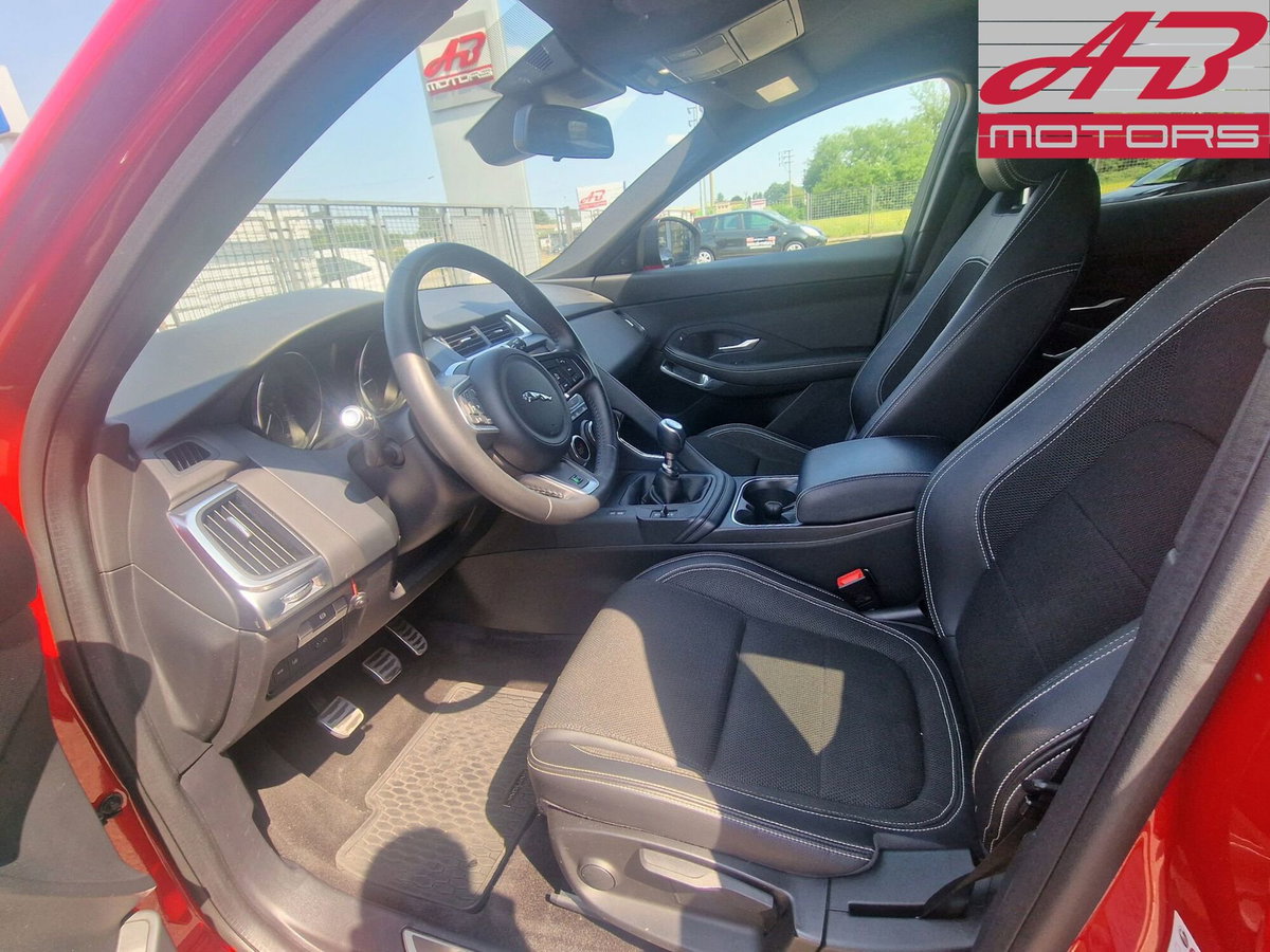 Jaguar E-Pace 2.0D 150 CV R-Dynamic (10)