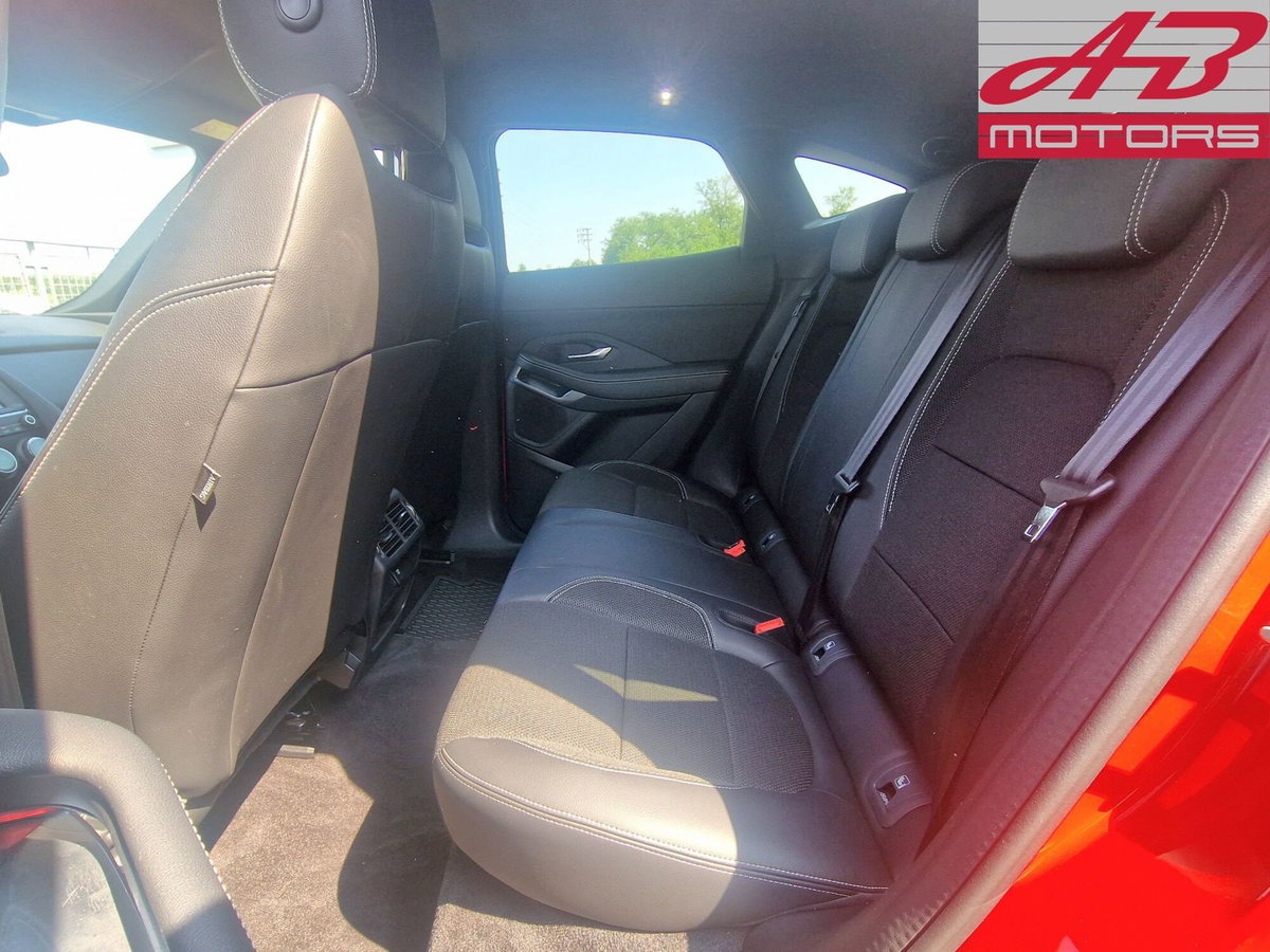 Jaguar E-Pace 2.0D 150 CV R-Dynamic (11)
