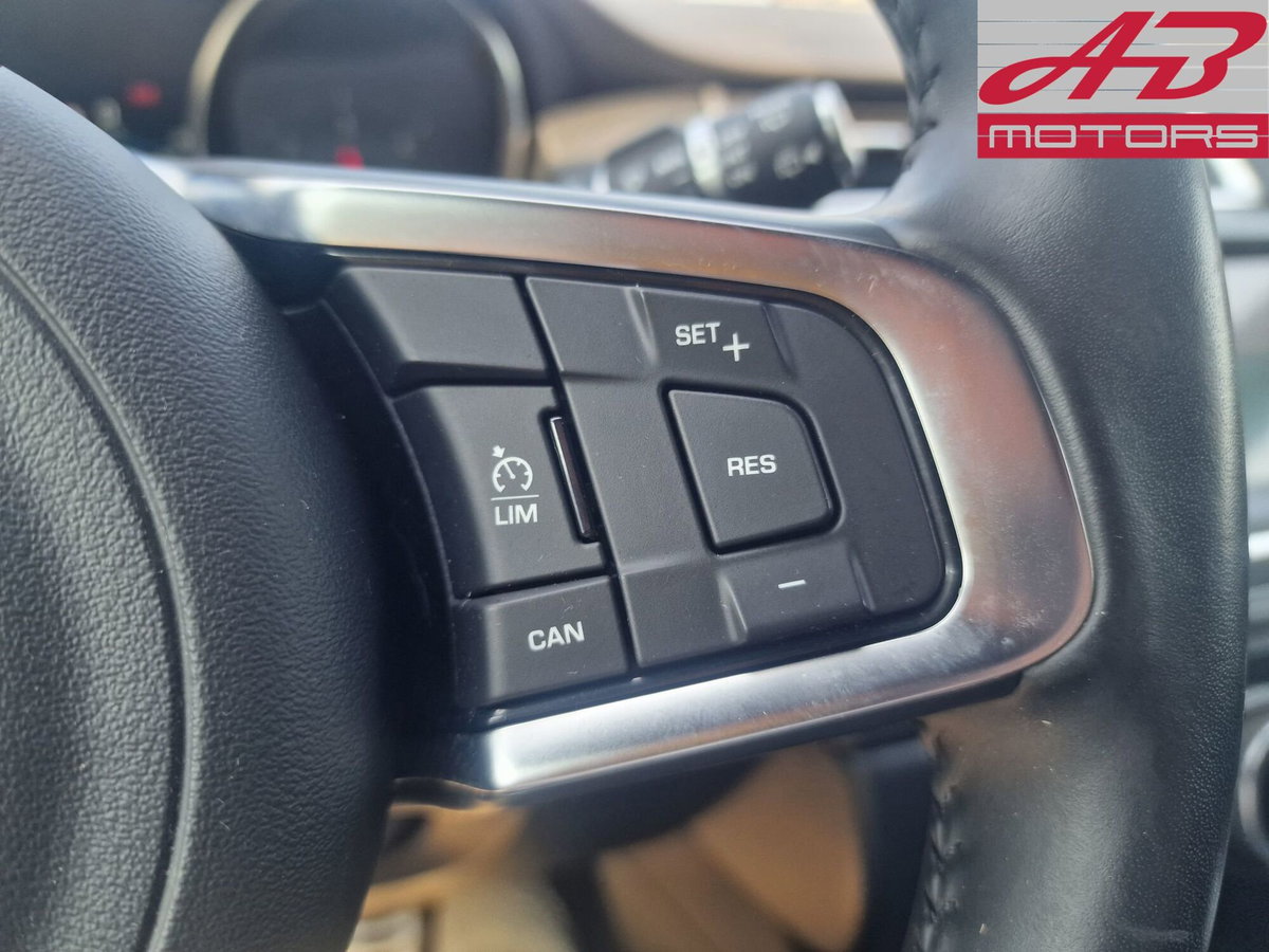 Jaguar E-Pace 2.0D 150 CV R-Dynamic (12)