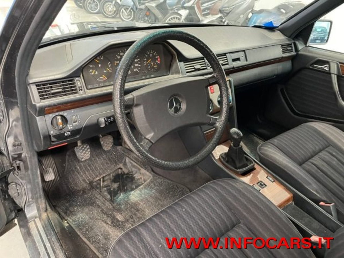 Mercedes-Benz 200 200 E cat (13)