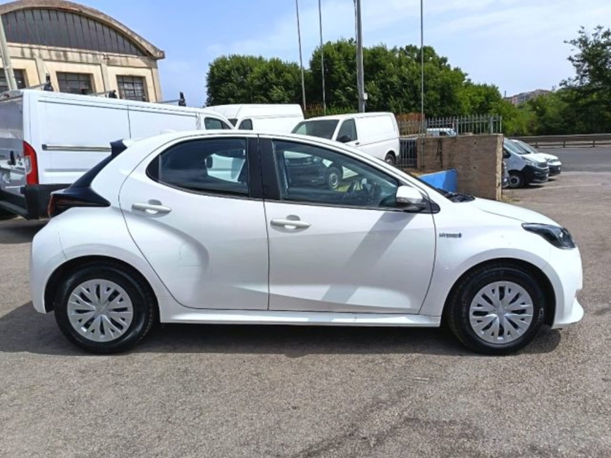 Toyota Yaris Cross 1.5 Hybrid 5p. E-CVT Lounge (5)