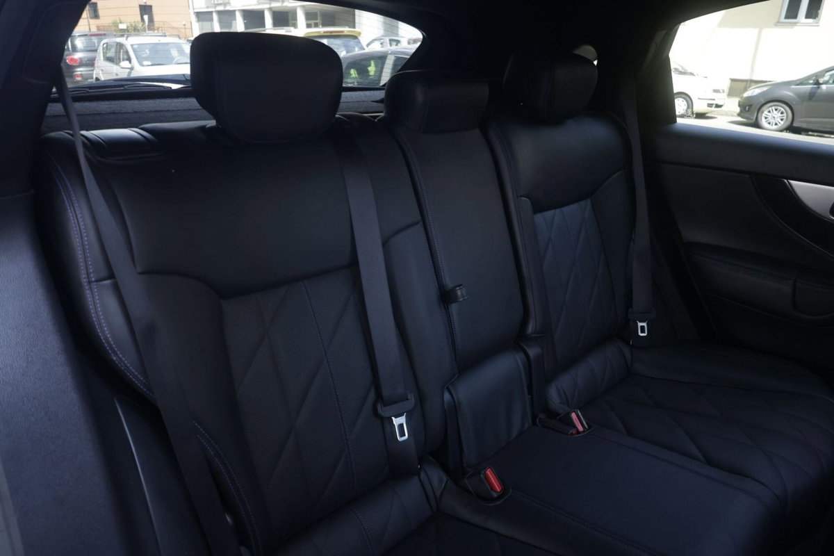Infiniti QX70 3.0 diesel V6 AT GT (14)